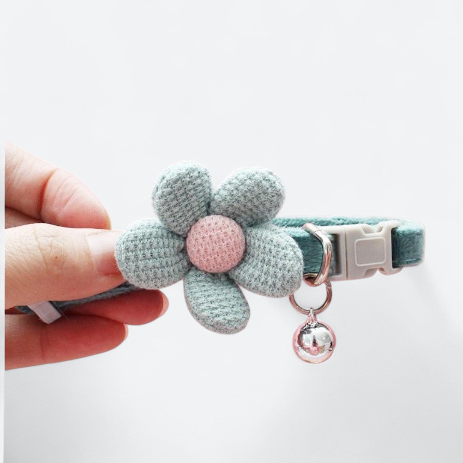 Cute-Flower-Dog-Collar-with-Bell.jpg